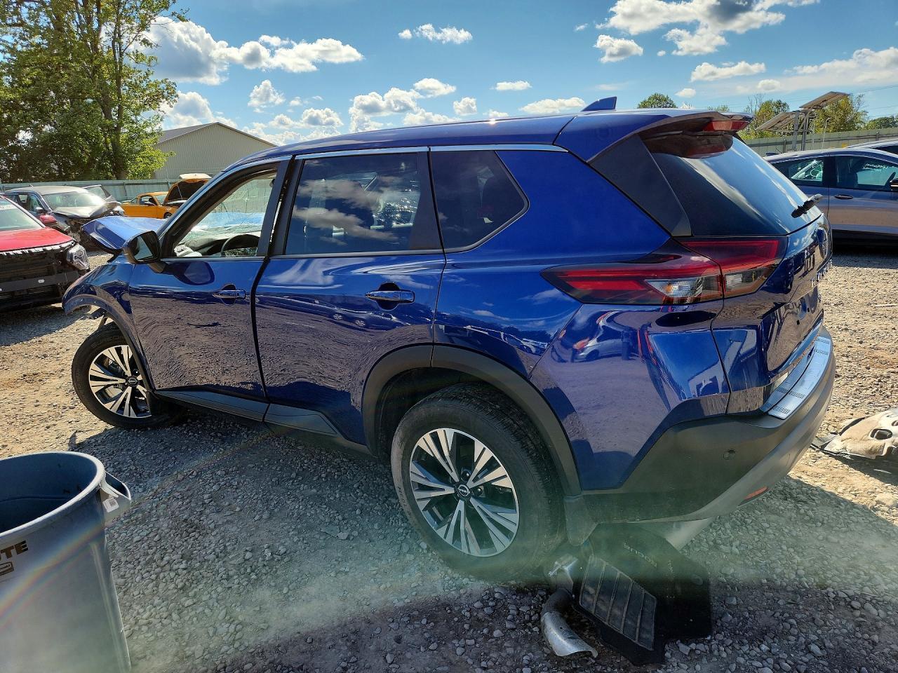 2023 Nissan Rogue Sv - Image 2