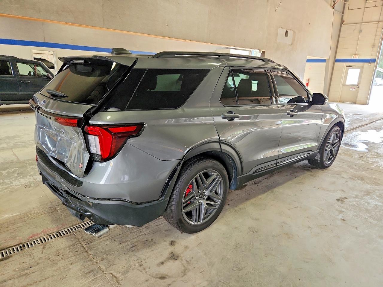 2025 Ford Explorer St - Фото 3