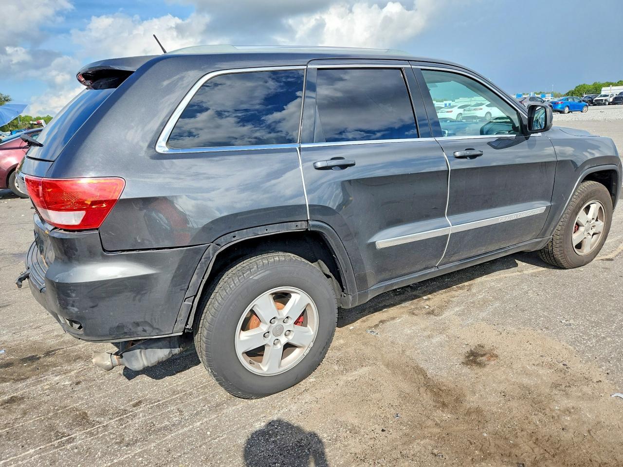 2011 Jeep Grand Cherokee Laredo - Image 3