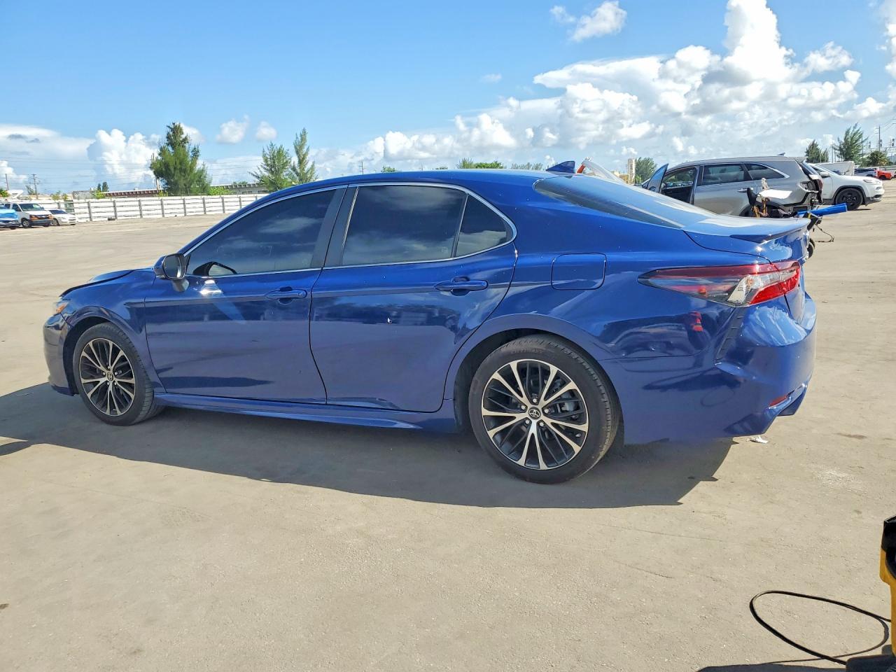 2024 Toyota Camry Se - Image 2