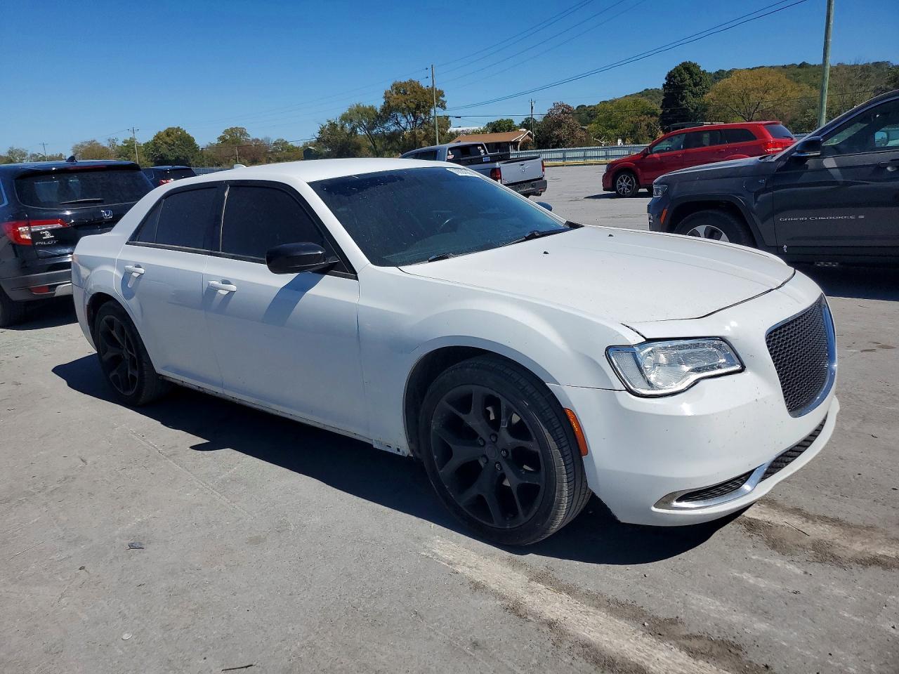 2020 Chrysler 300 Touring - Фото 4
