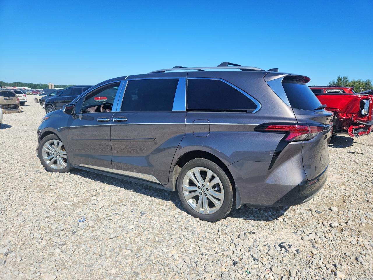 2024 Toyota Sienna Platinum 7-Passenger - Image 2