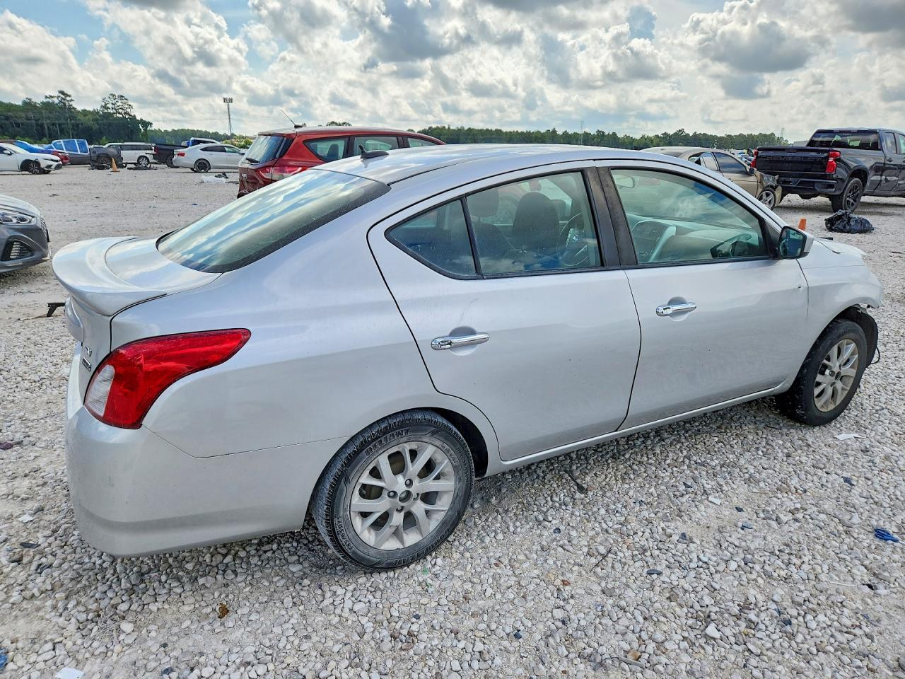 2017 Nissan Versa 1.6 S - Фото 3