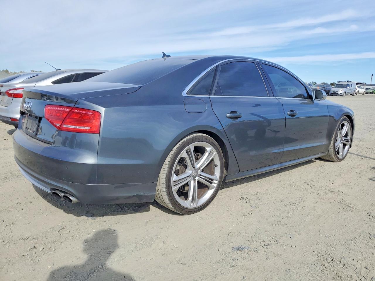 2013 Audi S8 Quattro - Фото 3