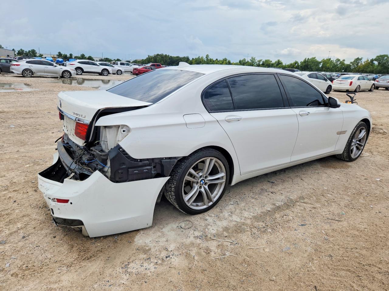 2015 BMW 740 Li - Image 3