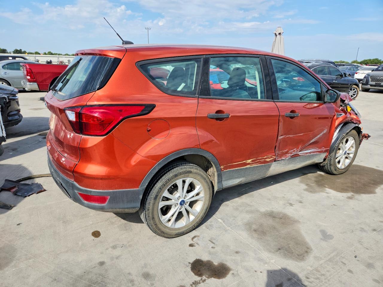 2019 Ford Escape S - Фото 3
