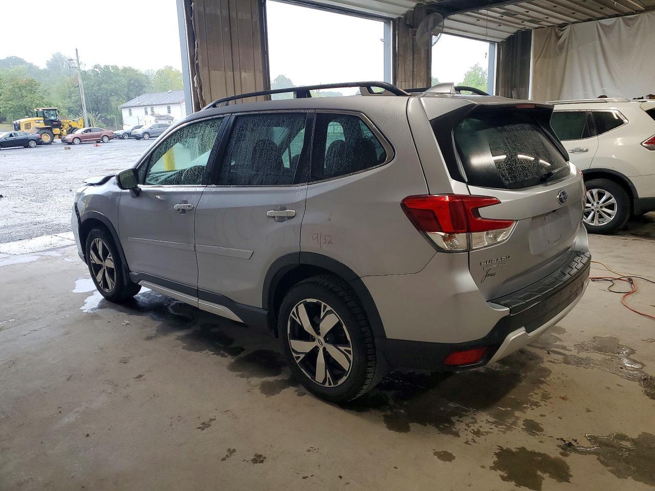 2020 Subaru Forester Touring - Фото 2