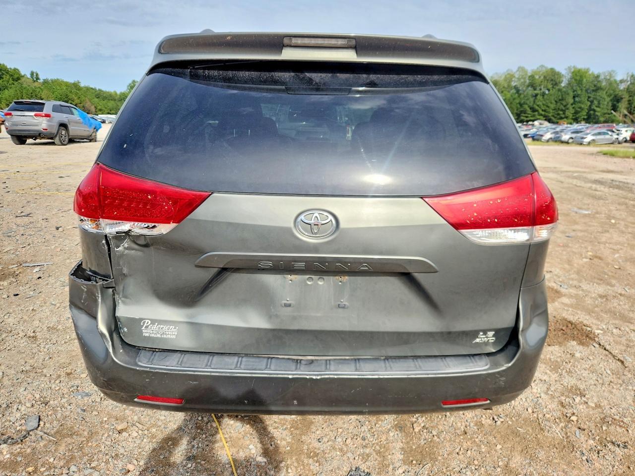 2011 Toyota Sienna Le - Image 6