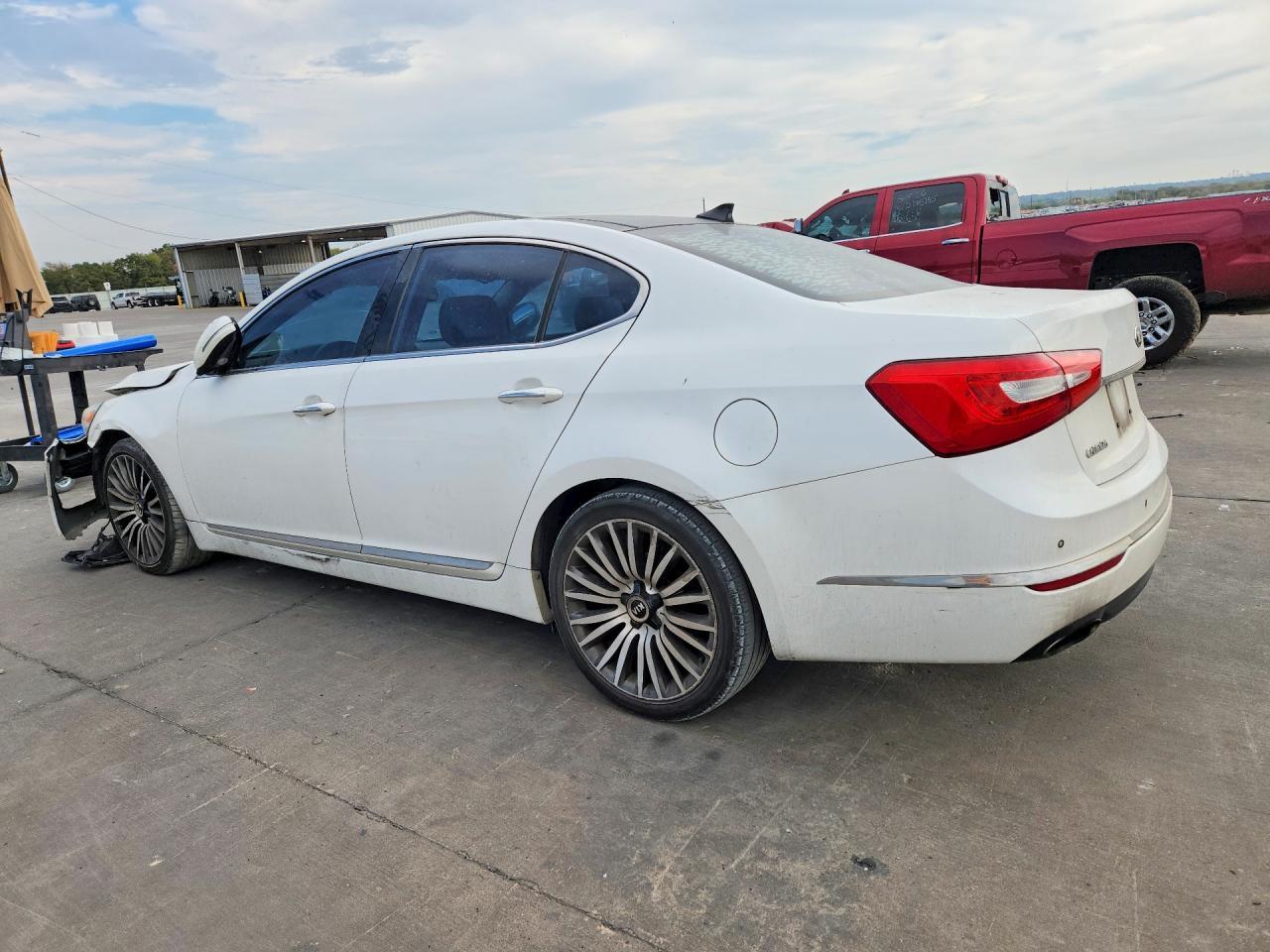 2014 Kia Cadenza Premium - Image 2
