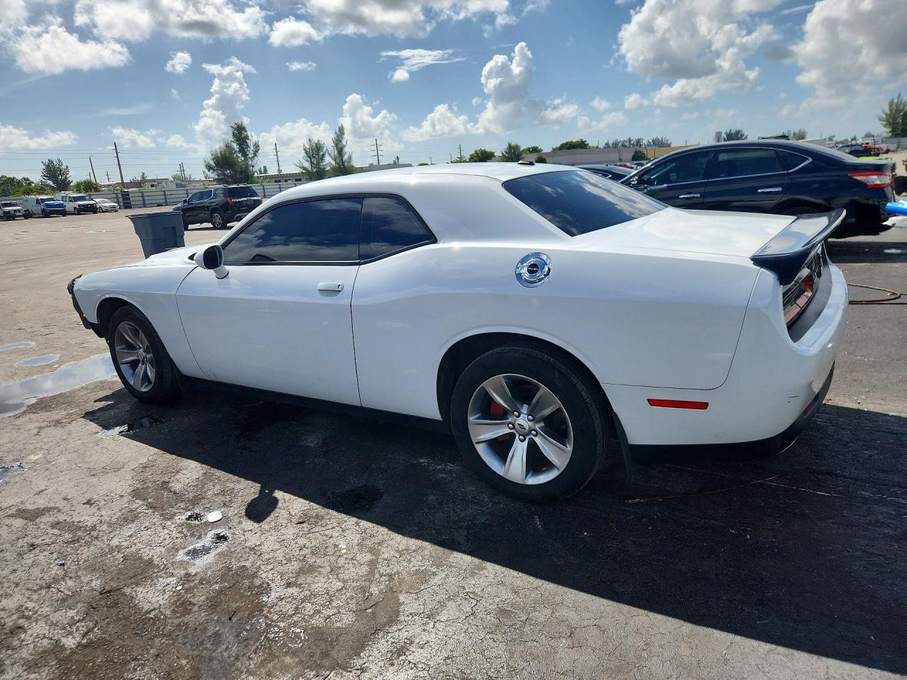 2015 Dodge Challenger Sxt - Image 2