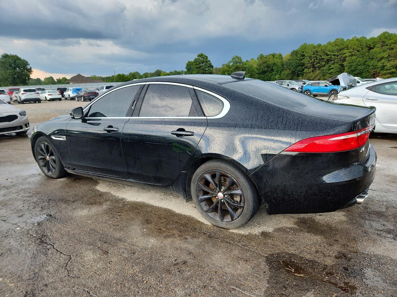 2017 Jaguar Xf Premium - Фото 2