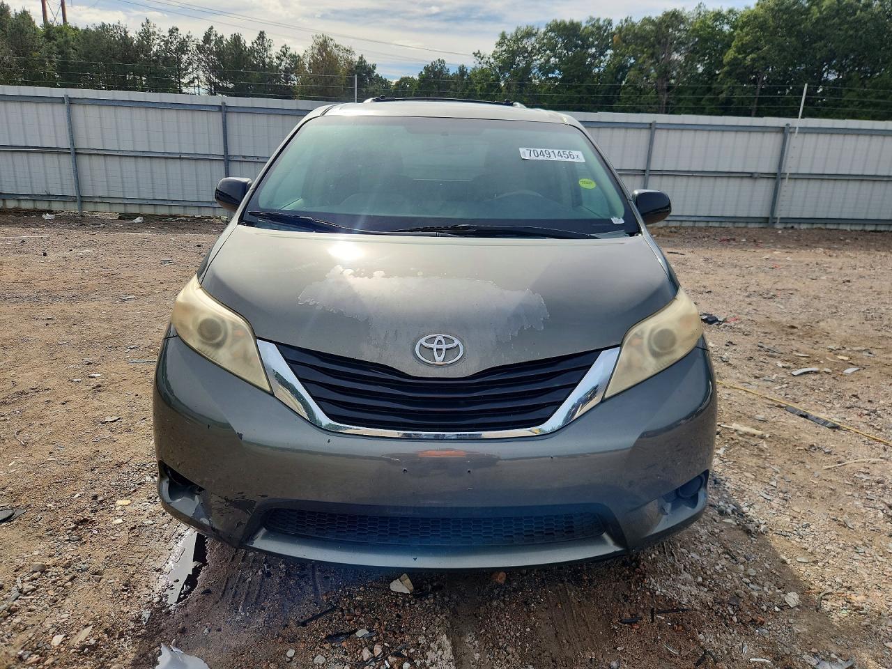 2011 Toyota Sienna Le - Image 5