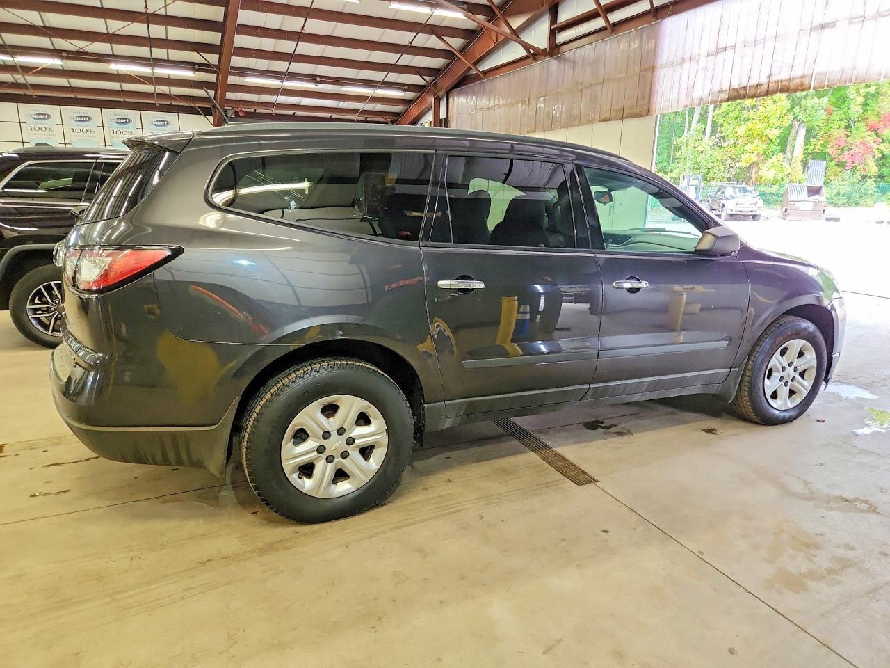 2016 Chevrolet Traverse Ls - Фото 3
