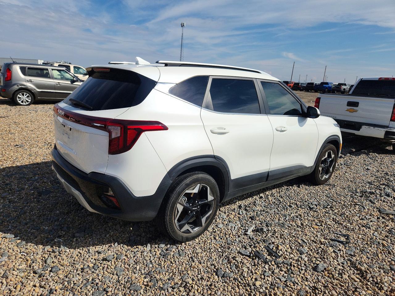 2024 Kia Seltos Ex - Image 3