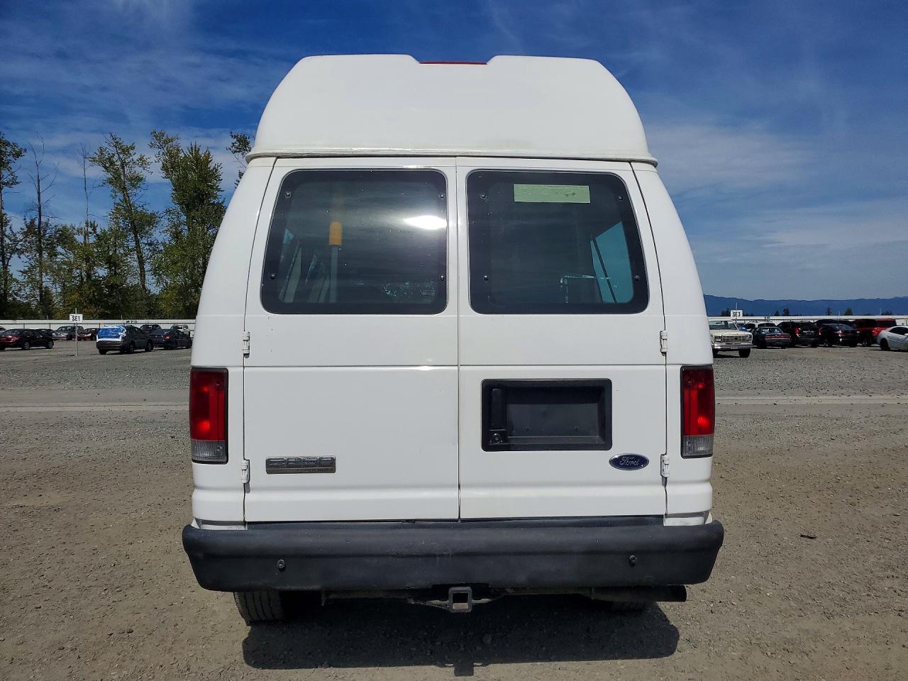 2007 Ford Econoline E250 Van - Image 6