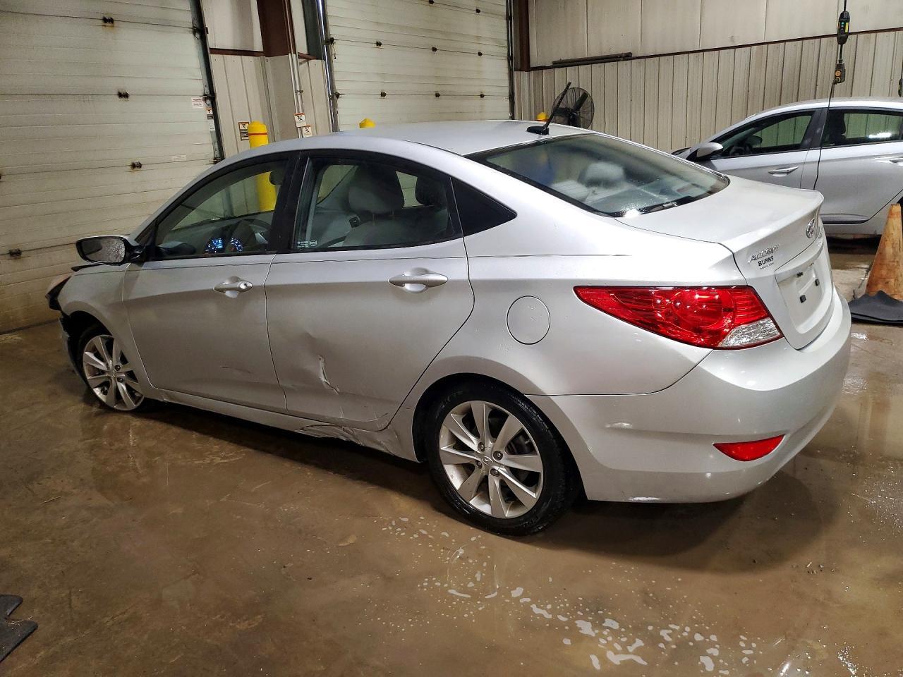2013 Hyundai Accent Gls - Фото 2