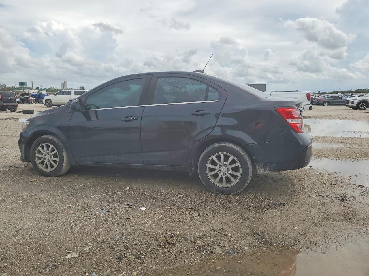2019 Chevrolet Sonic Lt - Image 2