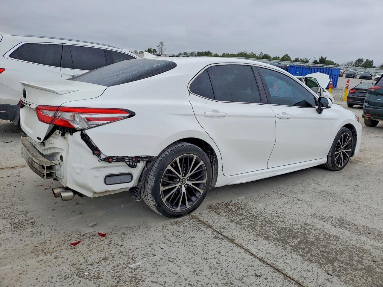 2019 Toyota Camry Se - Фото 3