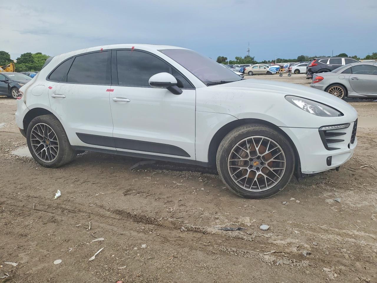 2016 Porsche Macan S - Image 4