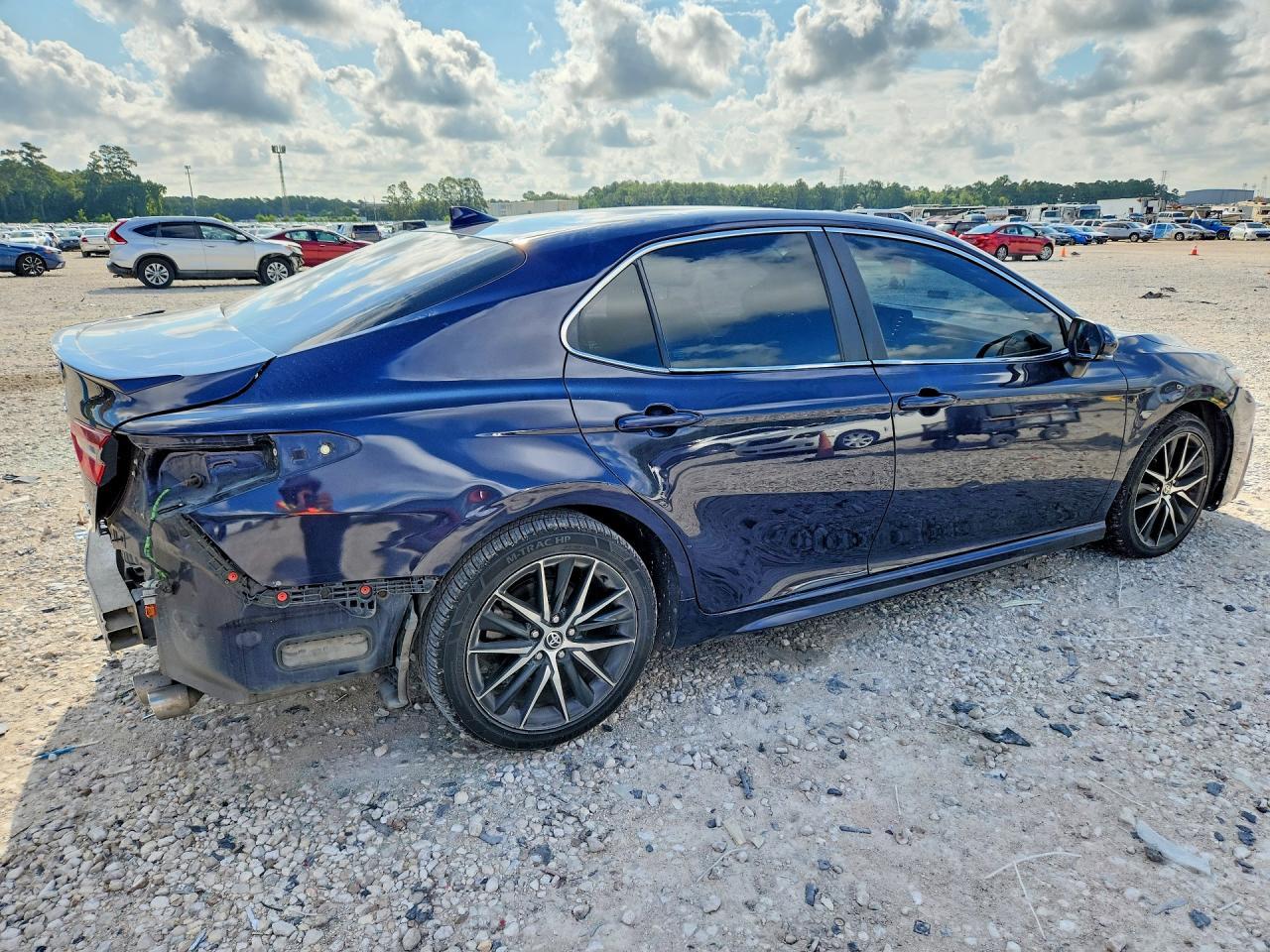 2022 Toyota Camry Se - Image 3