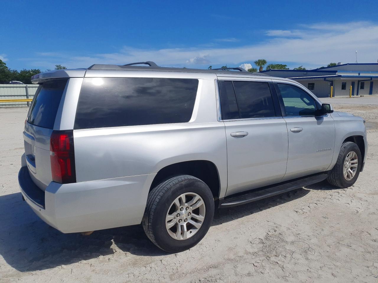 2019 Chevrolet Suburban C1500 Lt - Image 3