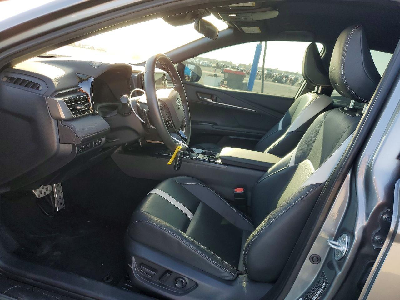 2025 Toyota Camry Se - Image 7