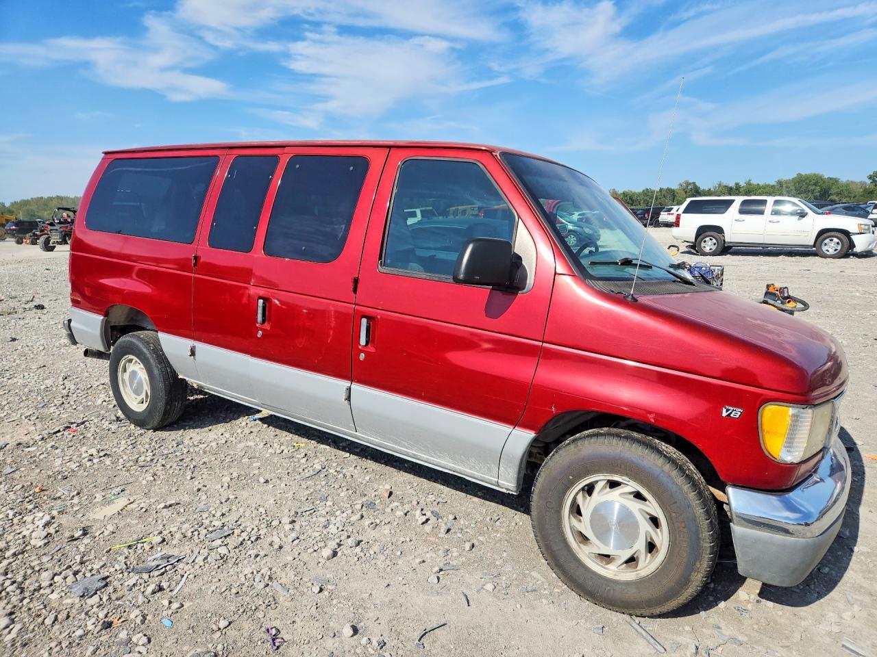1999 Ford Econoline E150 Wagon - Фото 4