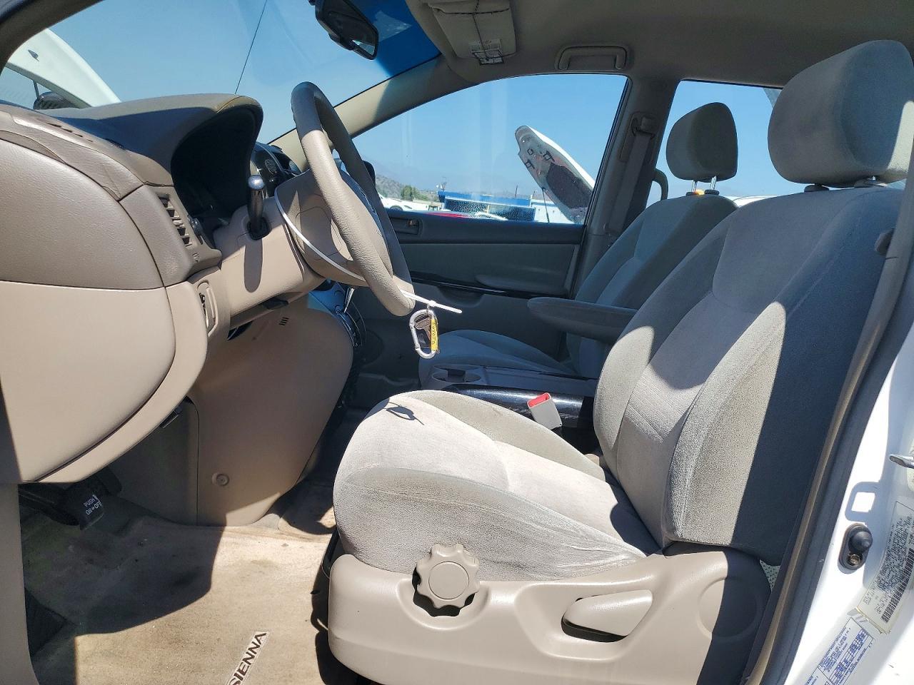 2004 Toyota Sienna Ce 8 Passenger - Image 7