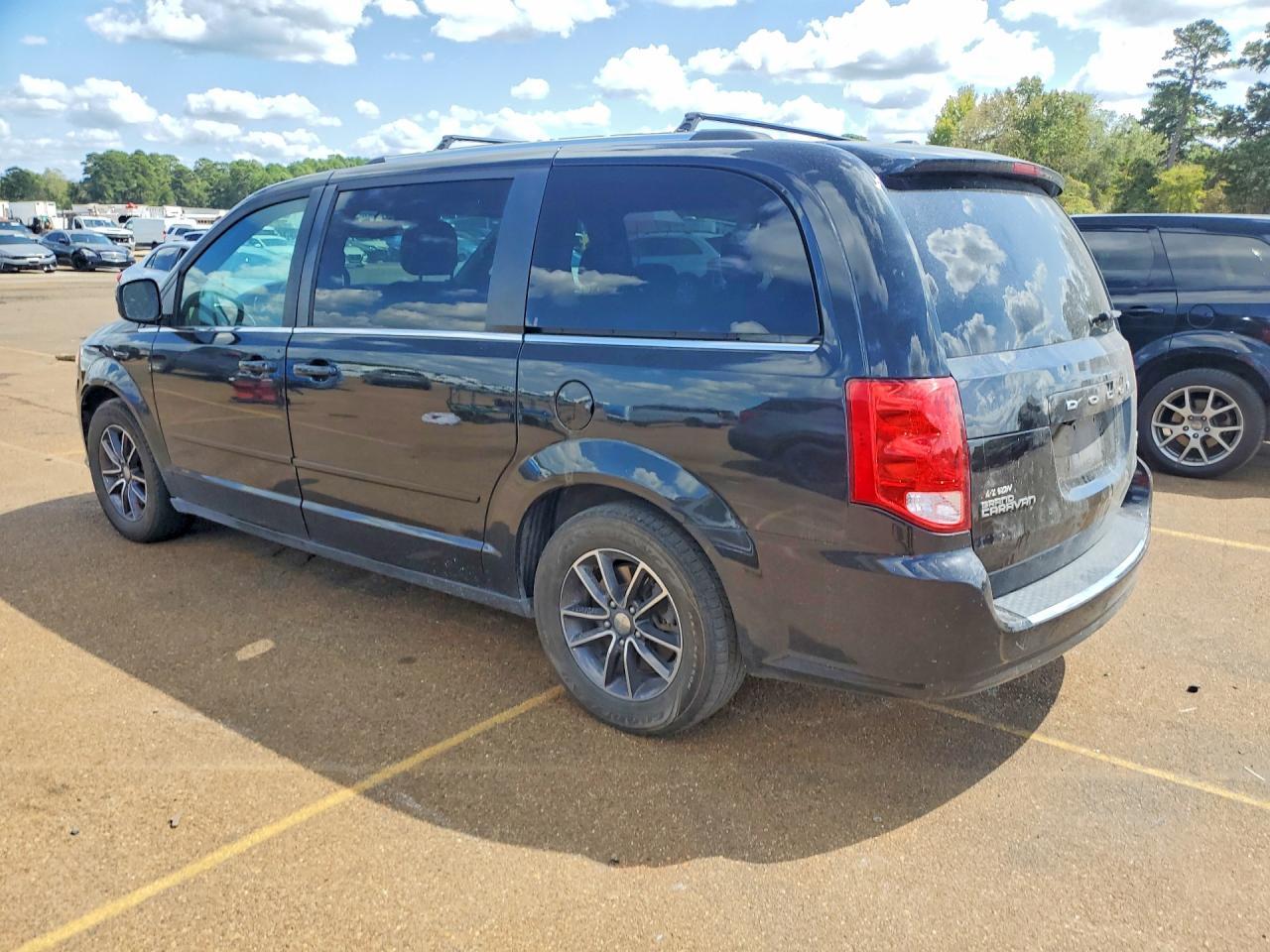 2017 Dodge Grand Caravan Sxt - Фото 2