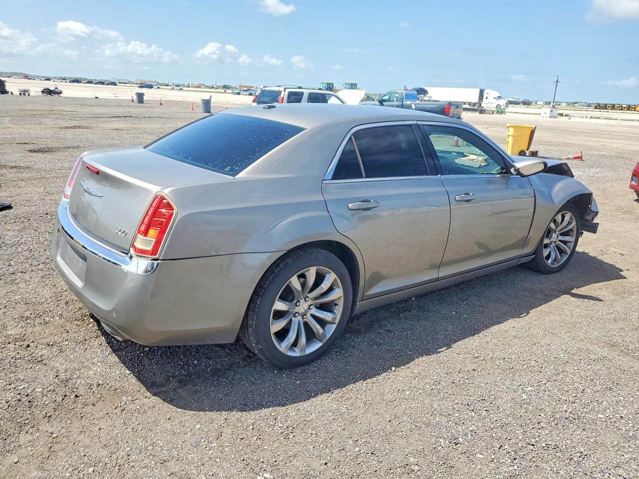 2014 Chrysler 300 - Фото 3