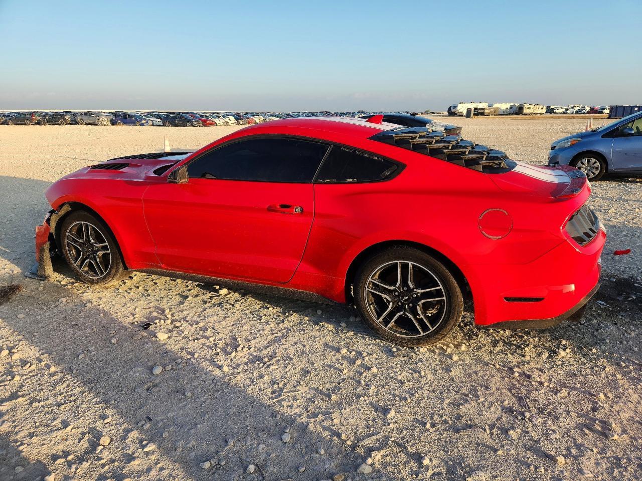 2022 Ford Mustang - Фото 2