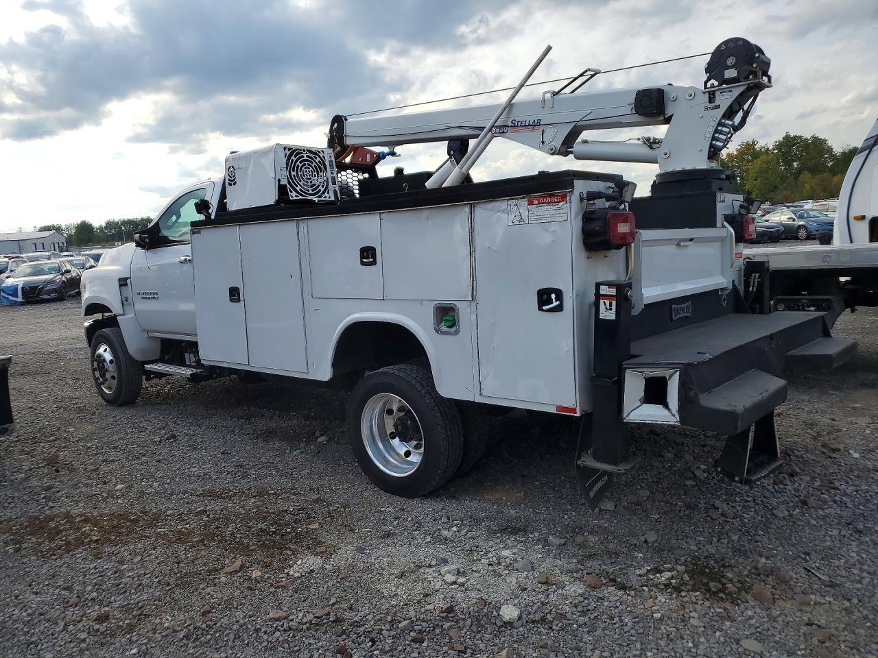 2023 Chevrolet Silverado Medium Duty - Фото 2