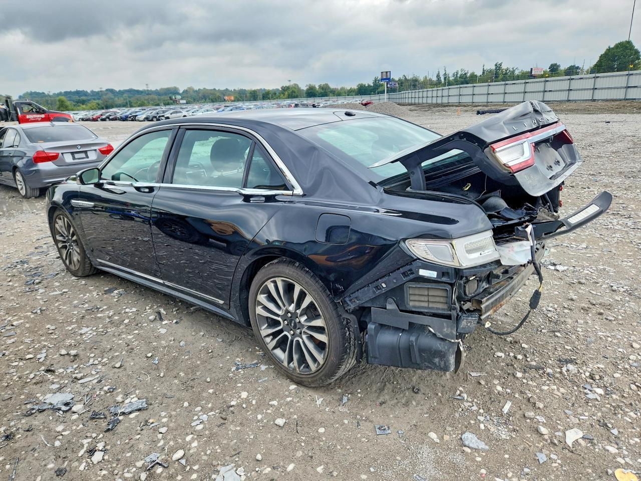 2017 Lincoln Continental Select - Фото 2