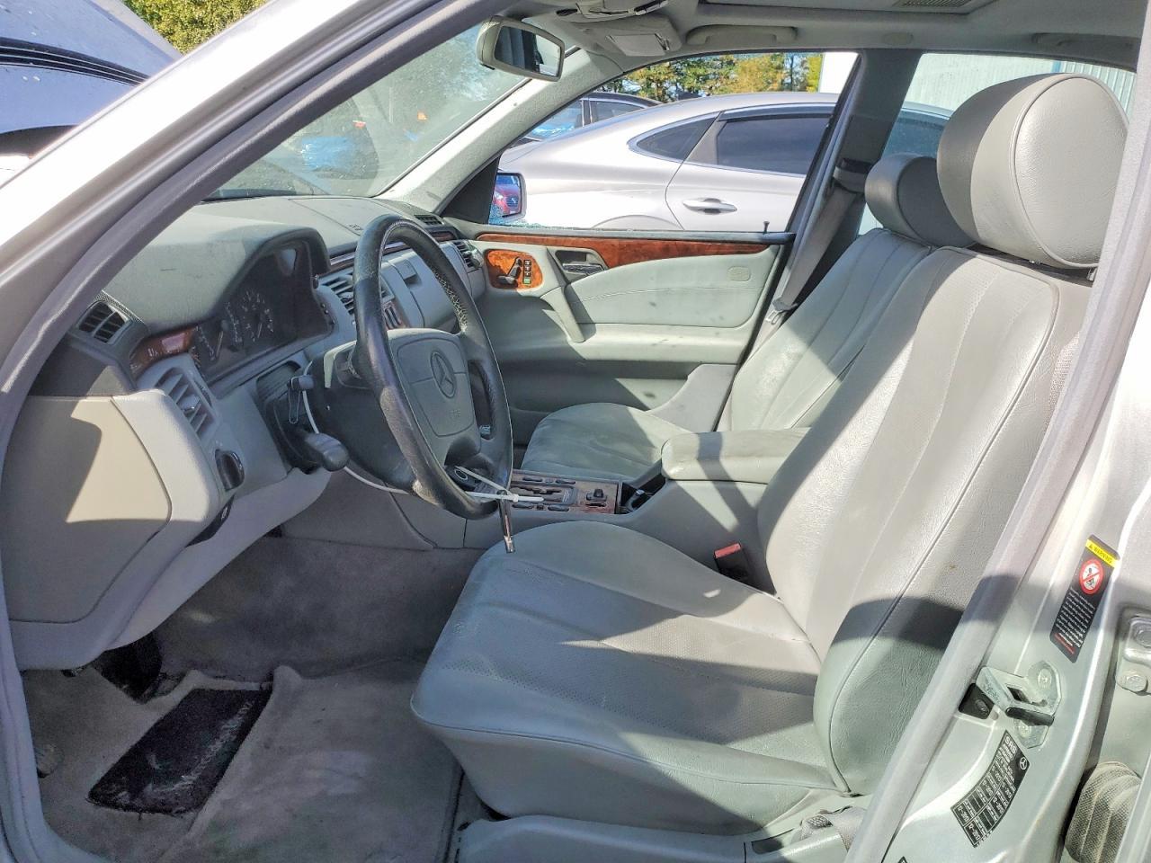 1999 Mercedes-Benz E 300Td - Image 7