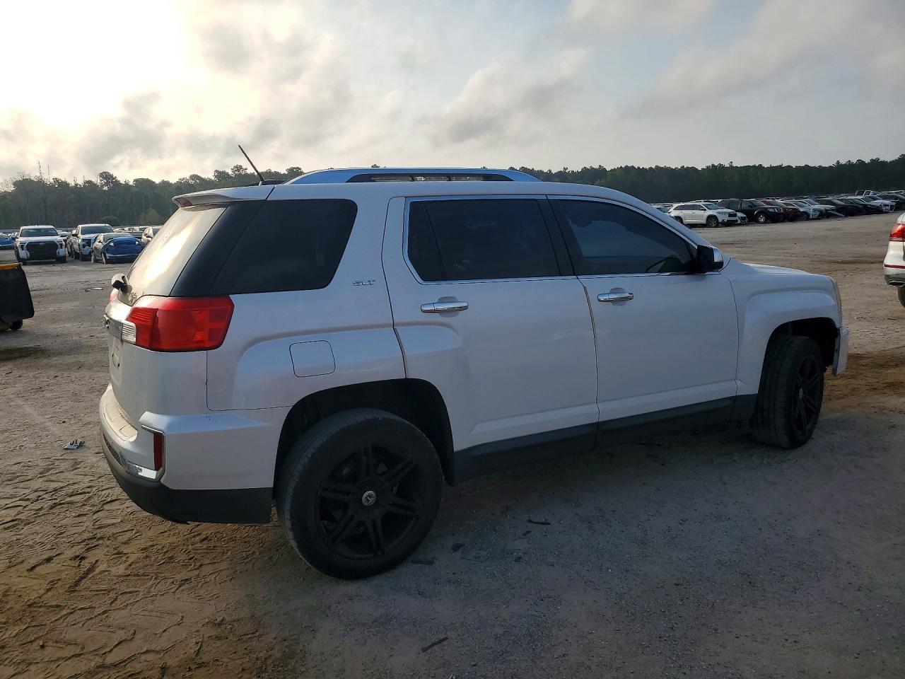 2017 GMC Terrain Slt - Image 3