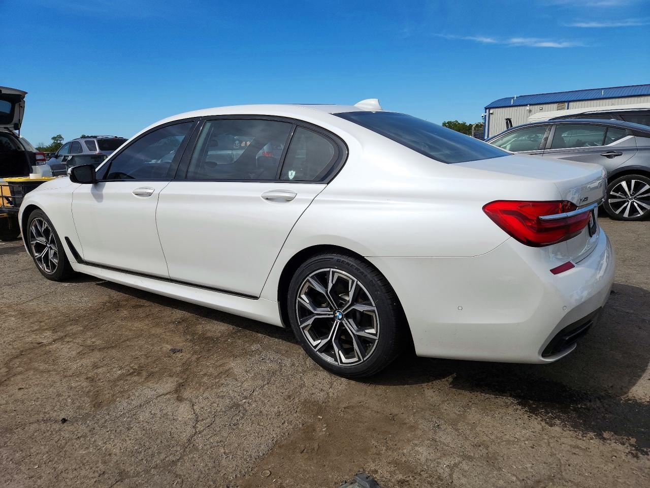 2017 BMW 740 Xi - Фото 2