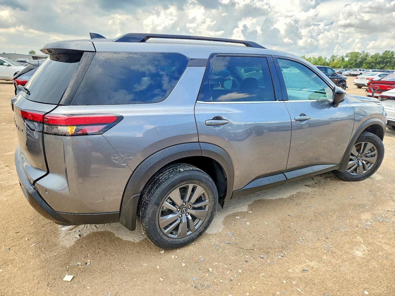 2026 Nissan Pathfinder Sv - Image 3