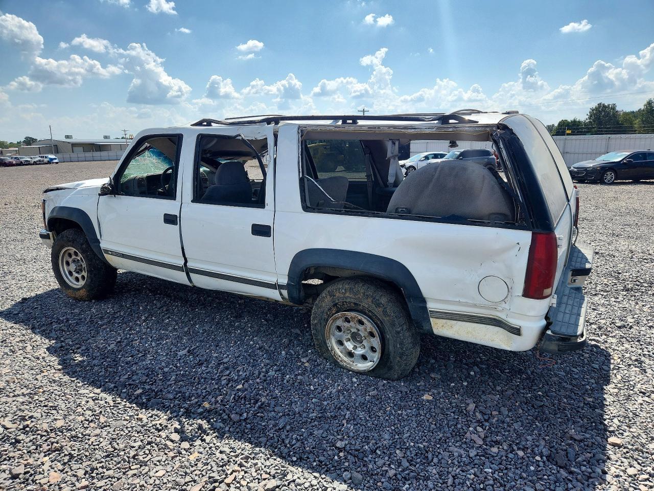 1999 Chevrolet Suburban K1500 - Image 2