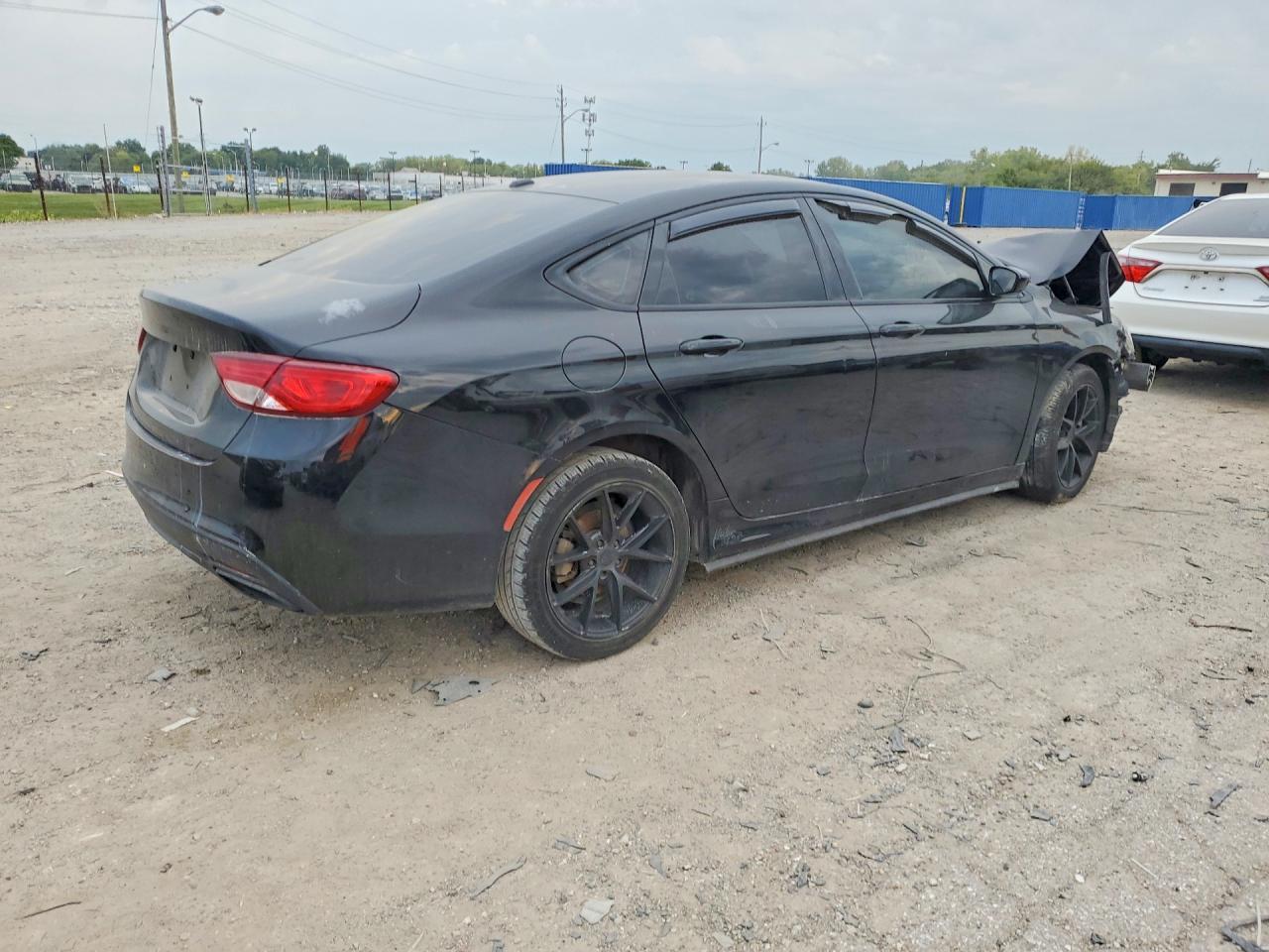 2015 Chrysler 200 S - Фото 3