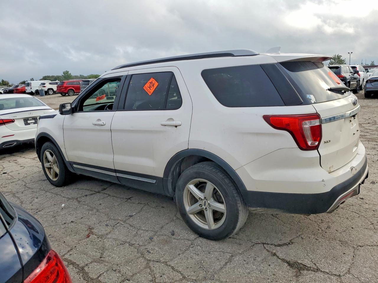 2016 Ford Explorer Xlt - Image 2