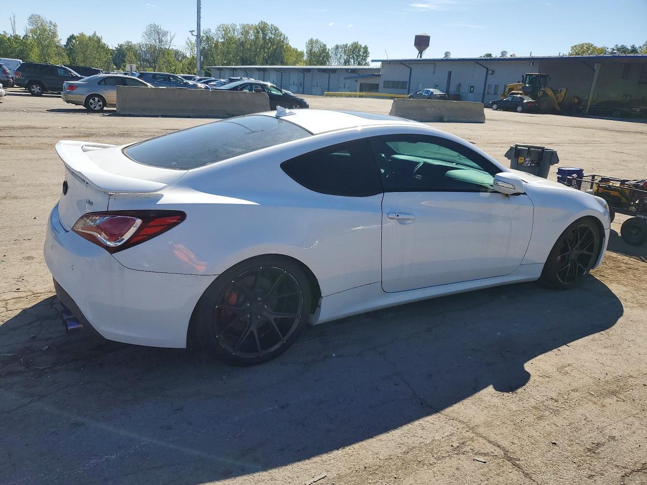 2015 Hyundai Genesis Coupe 3.8 Ultimate - Image 3