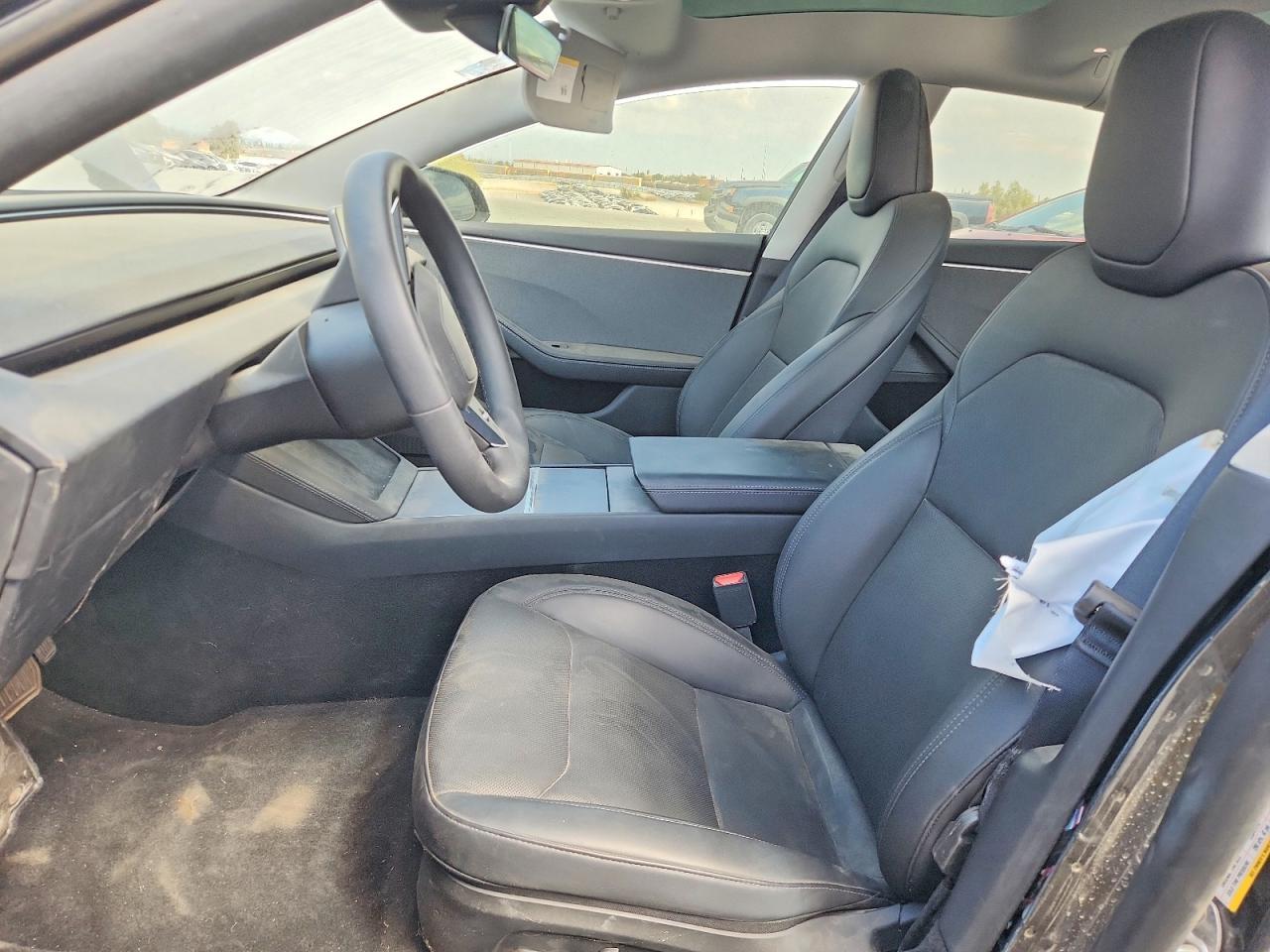 2025 Tesla Model 3 - Фото 7