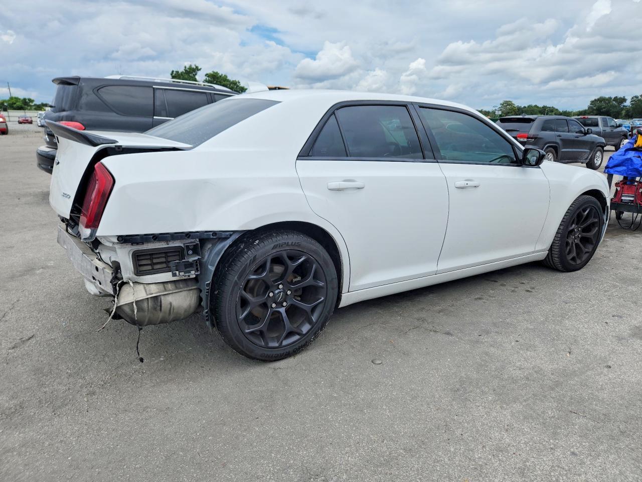 2019 Chrysler 300 Touring - Image 3