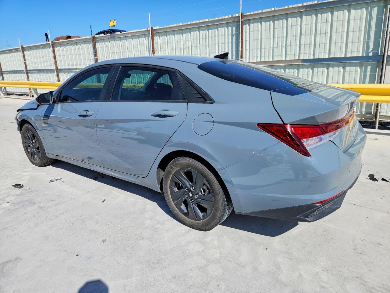 2023 Hyundai Elantra Sel - Image 2