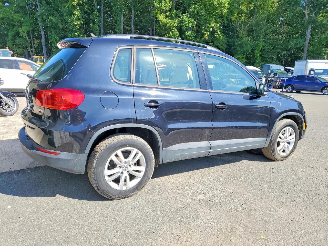 2017 Volkswagen Tiguan S - Image 3