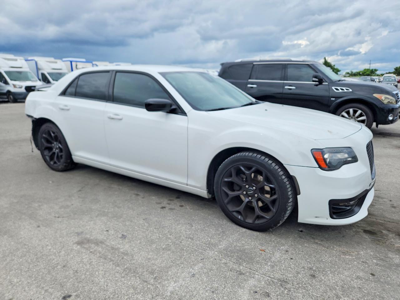 2019 Chrysler 300 Touring - Image 4