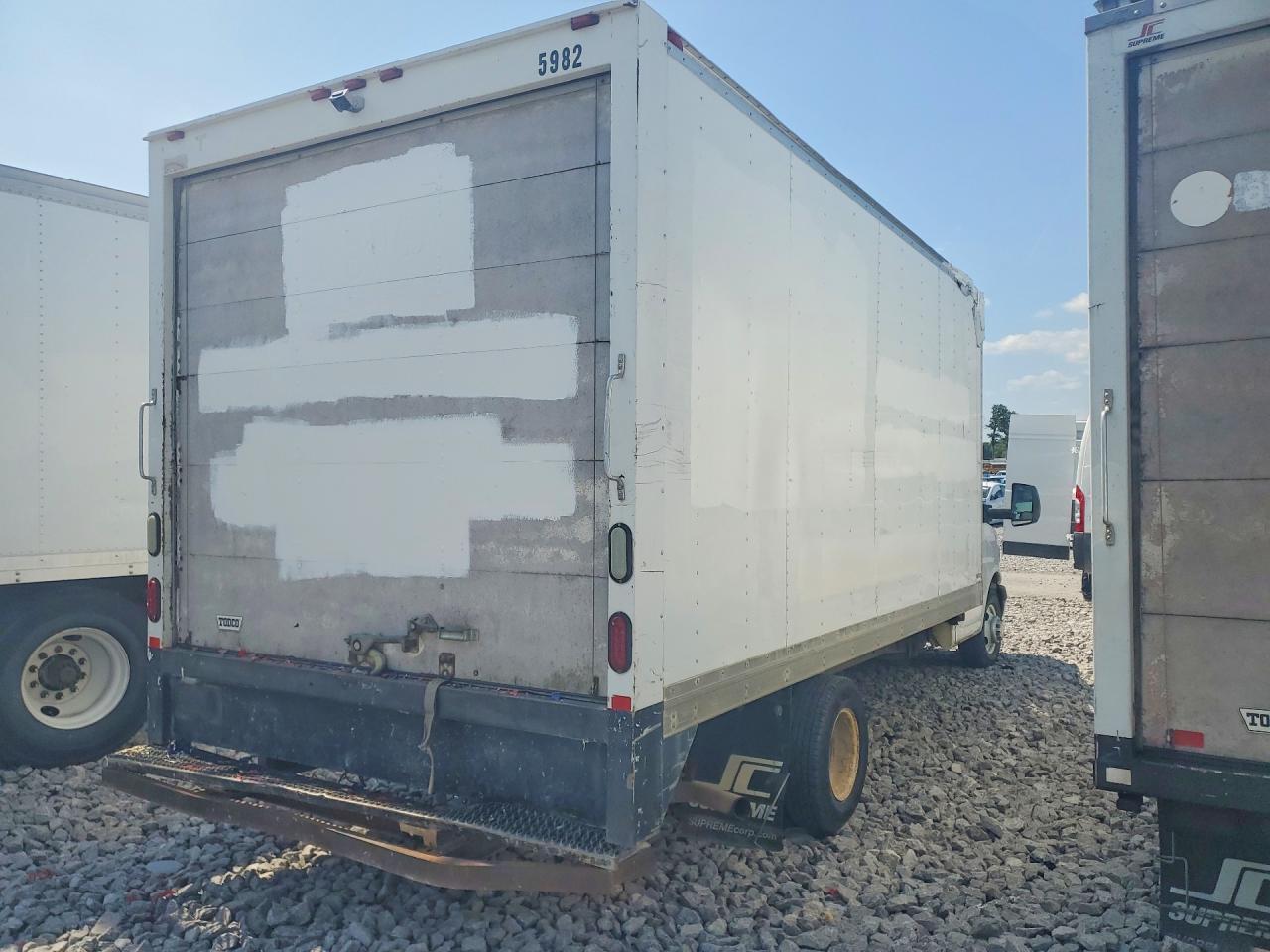 2014 Chevrolet Express - Box Truck - Фото 3