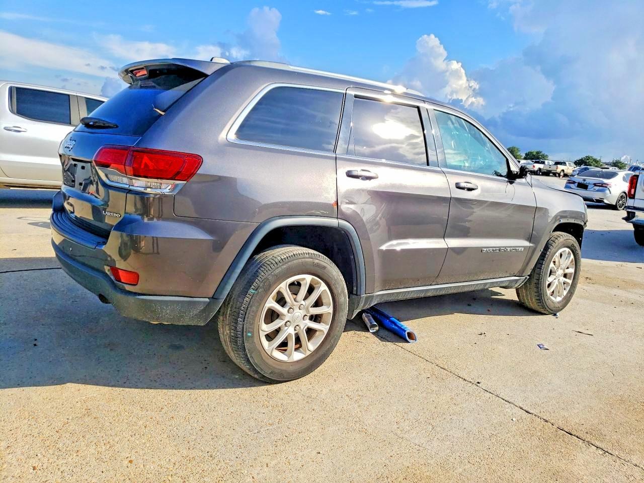 2021 Jeep Grand Cherokee Laredo - Image 3