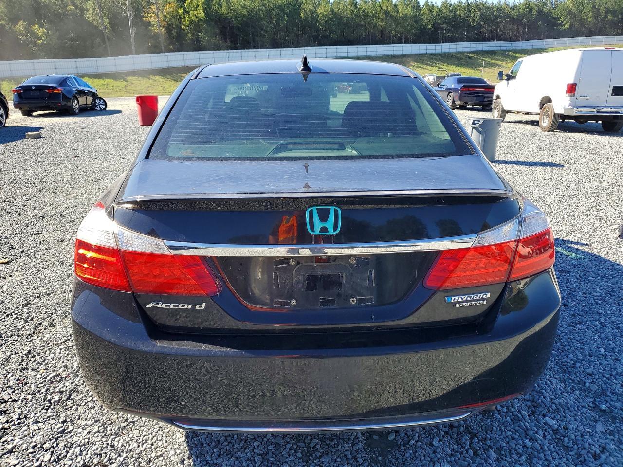 2015 Honda Accord Touring Hybrid - Image 6