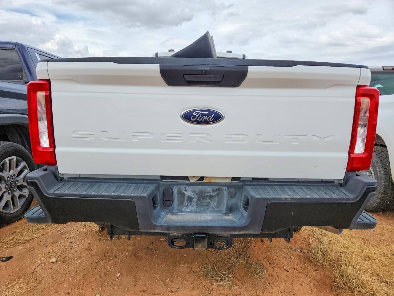 2025 Ford F250 Super Duty - Image 6